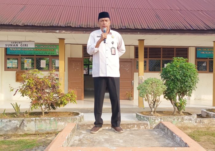 MTsN 6 Muaro Jambi Gelar Apel Pagi Pembukaan Asesmen Akhir Semester Genap TP 2025/2026 MTsN 6 Muaro Jambi Gelar Apel Pagi Pembukaan Asesmen Akhir Semester Genap TP 2025/2026
