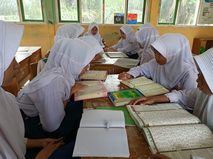 Pembiasaan Pagi MTsN 6 Muaro Jambi: Tanamkan Karakter Religius Melalui Tilawah Al-Quran, Sholawat, dan Hafalan Juz 30