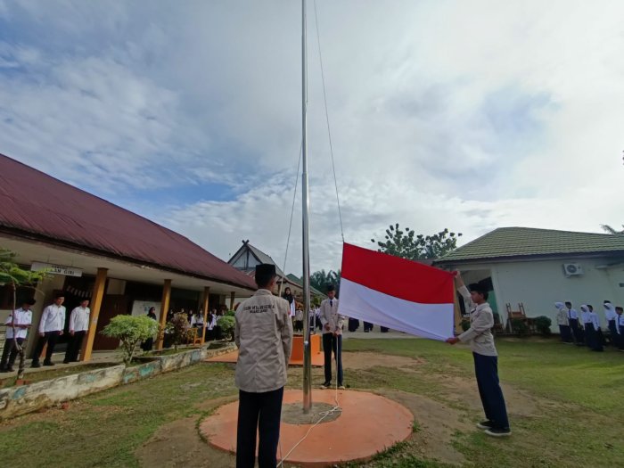 Upacara Bendera Senin, 08 September 2025 di MTsN 6 Muaro Jambi Berjalan Khidmat dengan Pembina Upacara Waka Kurikulum