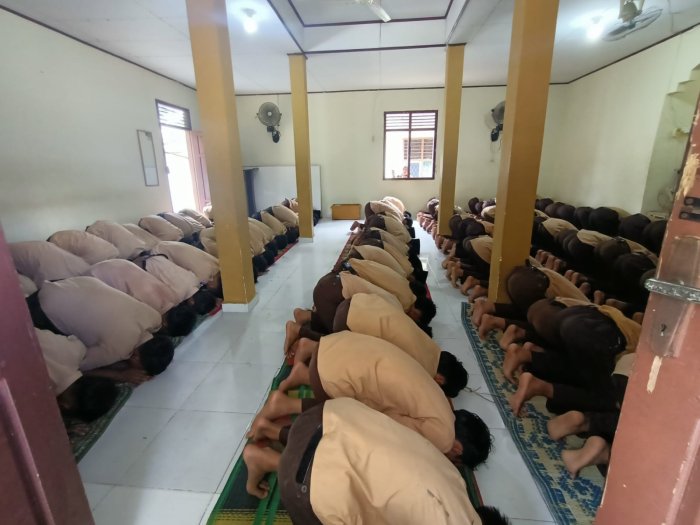 MTsN 6 Muaro Jambi Biasakan Sholat Dzuhur Berjamaah untuk Bentuk Karakter Disiplin dan Taqwa