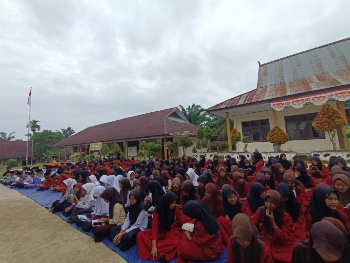 Jumâ€™at Berkah: Majelis Guru dan Siswa MTsN 6 Muaro Jambi Gelar Pembacaan Yaasin Bersama
