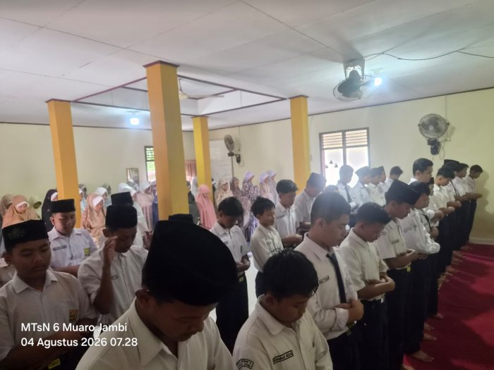 Kepala Madrasah MTsN 6 Muaro Jambi Menjadikan Program Pembiasaan Sholat Duha Untuk Menanamkan Karakter Islami Pada Siswa