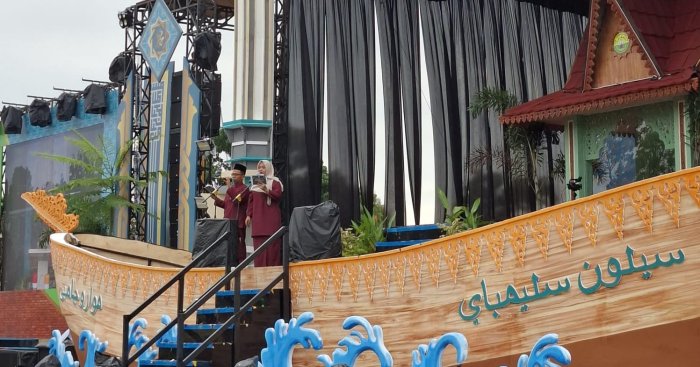 MTsN 6 Muaro Jambi Bangga, Salah Satu Guru Menjadi Pembawa Acara MTQ ke-54 Tingkat Provinsi di Bukit Baling Sengeti