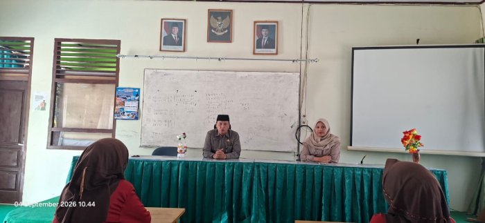Kepala MTsN 6 Muaro Jambi Berikan Pengarahan kepada Peserta OMI 2026 Kepala MTsN 6 Muaro Jambi Berikan Pengarahan kepada Peserta OMI 2026