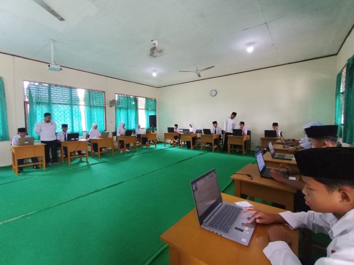 Pelaksanaan ANBK Hari Terakhir di MTsN 6 Muaro Jambi Berjalan Lancar dan Tertib