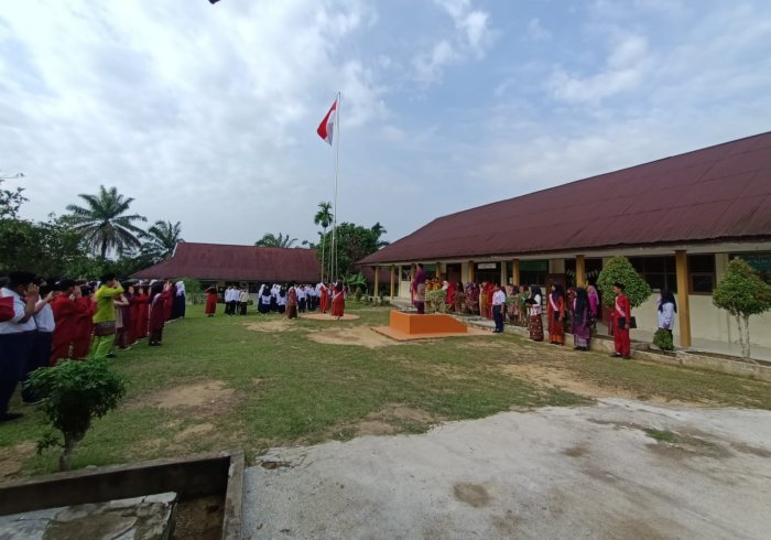 MTsN 6 Muaro Jambi Awali Semester Genap dengan Upacara Bendera