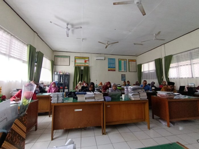 MTsN 6 Muaro Jambi Gelar Rapat Pembagian Jam Pelajaran Semester Genap 2025/2026